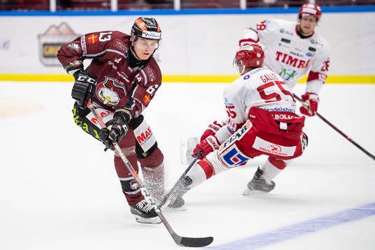 Malmö Redhawks Fredrik Händemark lurar Timrås Vilmos