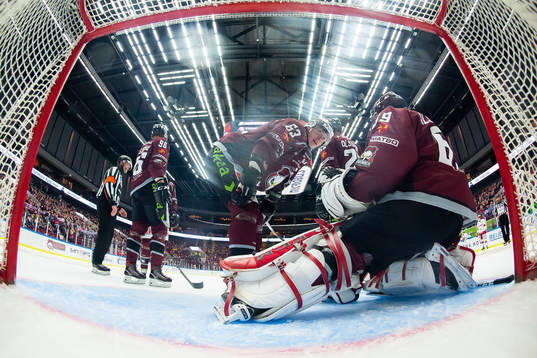Malmö Redhawks Fredrik Händemark och målvakt Oscar