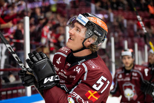 Malmö Redhawks Emil Sylvegård jublar