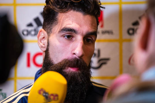 Jimmy Durmaz blir intervjuad i