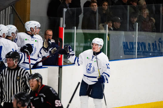 Jonstorps Carl Lindqvist jublar