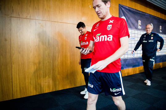 Tarik Elyounoussi of Norway, Svein Graff, Communications