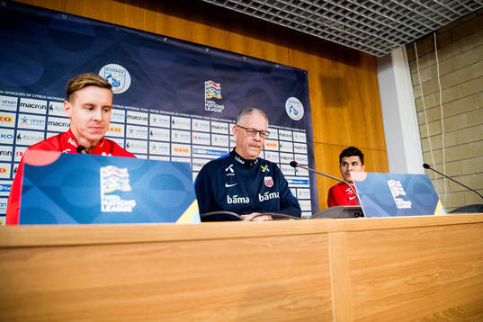 Stefan Johansen, Lars Lagerbäck, head coach, and Tarik