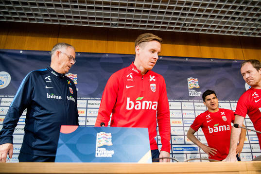Lars Lagerbäck, head coach, Stefan Johansen and Tarik