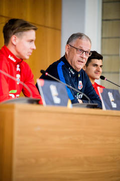 Stefan Johansen, Lars Lagerbäck, head coach, and Tarik