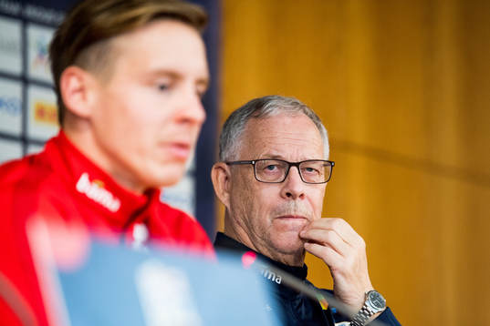 Stefan Johansen and Lars Lagerbäck, head coach of Norway