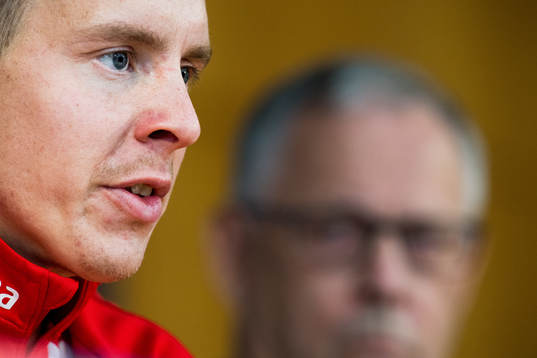Stefan Johansen and Lars Lagerbäck, head coach of Norway