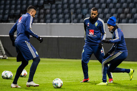 Isaac Kiese Thelin, Robin Quaison and Martin Olsson of
