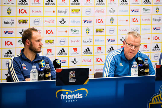 Head coach Janne Andersson and Andreas Granqvist of Sweden