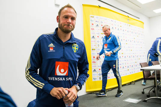 Andreas Granqvist and head coach Janne Andersson of Sweden