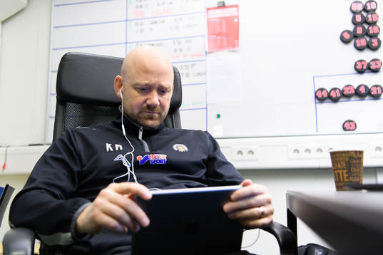 Frölundas målvaktstränare Kristoffer Martin innan en