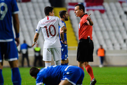 Tarik Elyounoussi of Norway and referee István Vad of