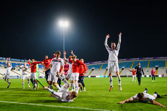 Martin Ødegaard and Håvard Nordtveit of Norway celebrates