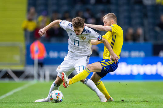 Kirill Nababkin of Russia and Sebastian Larsson of Sweden