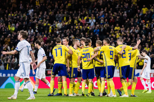 Players of Sweden celebrates