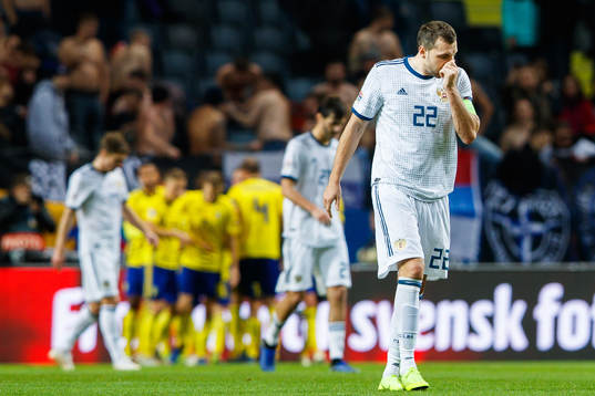 Artem Dzyuba of Russia looks dejected
