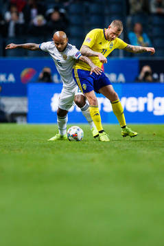 Ari of Russia and John Guidetti of Sweden