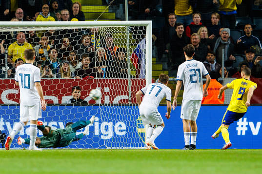 Marcus Berg of Sweden scores 2-0