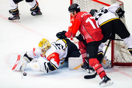 Sebastian Stålberg of Frölunda and goalkeeper Elvis