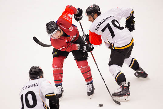 Ryan Lasch of Frölunda and Matteo Romanenghi of Lugano