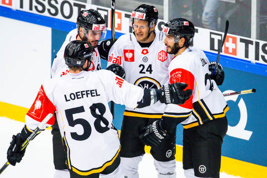 Jani Lajunen of Lugano celebrates with teammates