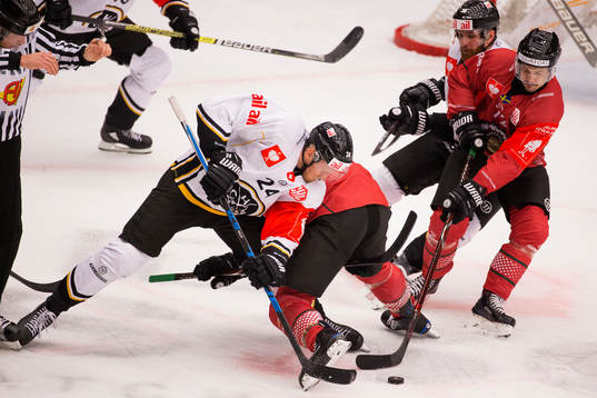 Jani Lajunen of Lugano and Joel Lundqvist of Frölunda
