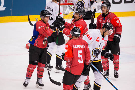 Ryan Lasch of Frölunda celebrates scoring 2-3