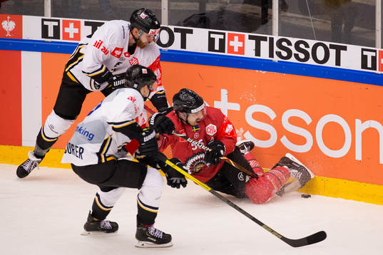 Raffaele Sannitz of Lugano and Jonathan Sigalet of Frölunda