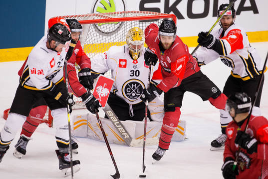 Max Friberg and Mats Rosseli Olsen of Frölunda in front of