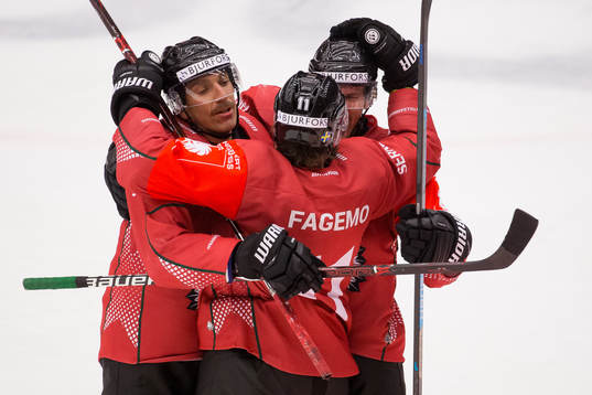 Linus Fagemo celebrates scoring 4-4 with team mates Joel