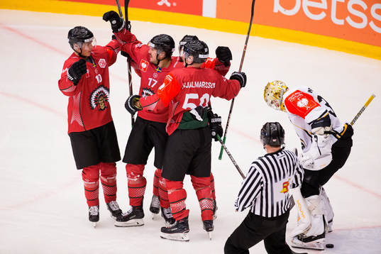 Sebastian Stålberg of Frölunda celebrates scoring 3-3