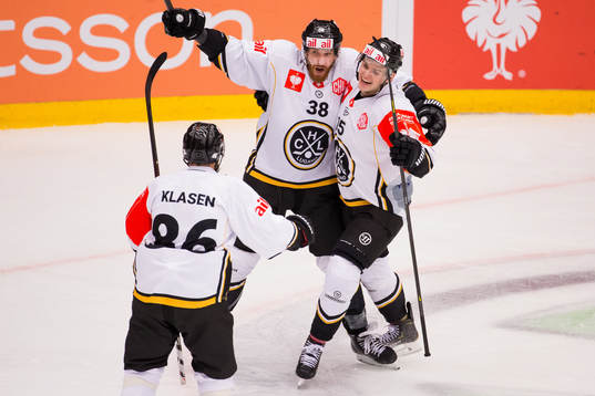 Raffaele Sannitz of Lugano celebrates scoring 3-4