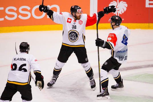 Raffaele Sannitz of Lugano celebrates scoring 3-4