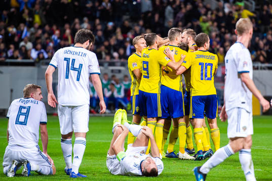 Players of Sweden celebrates