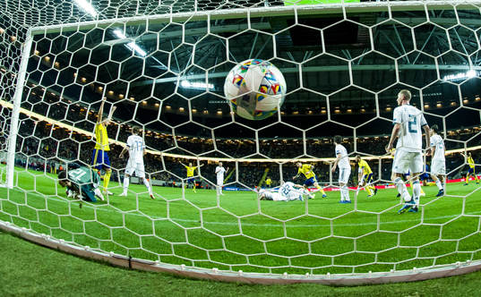 Victor Nilsson Lindelöf of Sweden scores
