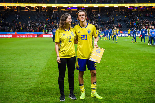 Kristoffer Olsson of Sweden receives MVP, most valuable