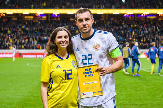 Artem Dzyuba of Russia receives the MVP, most valuable