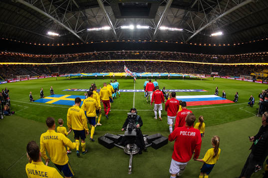 The players of team Sweden and Russia make their entrance