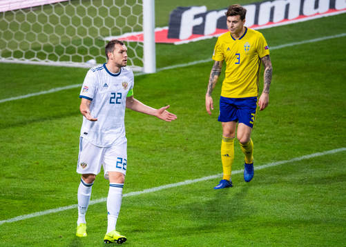 Artem Dzyuba of Russia looks dejected