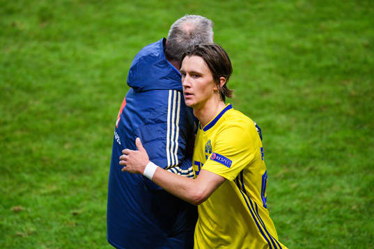 Kristoffer Olsson and head coach Janne Andersson of Sweden