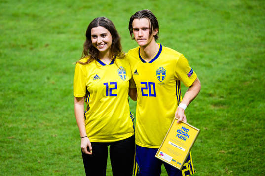 Kristoffer Olsson of Sweden receives MVP, Most valuable