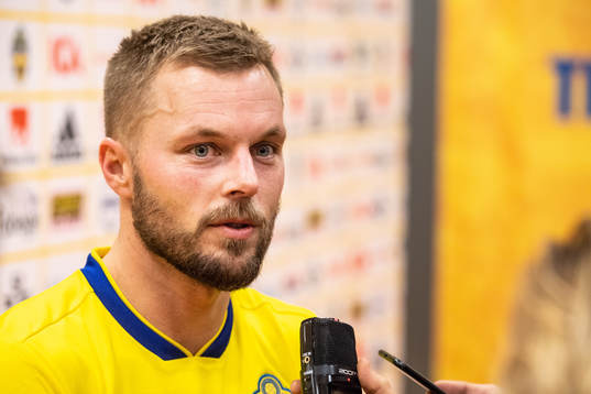 Sebastian Larsson of Sweden