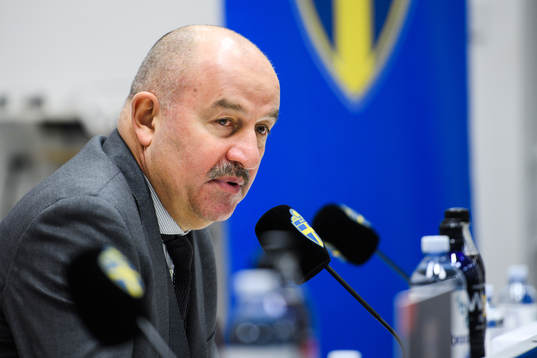 head coach Stanislav Cherchesov of Russia