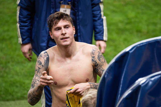 Victor Nilsson Lindelöf of Sweden celebrates afterr the