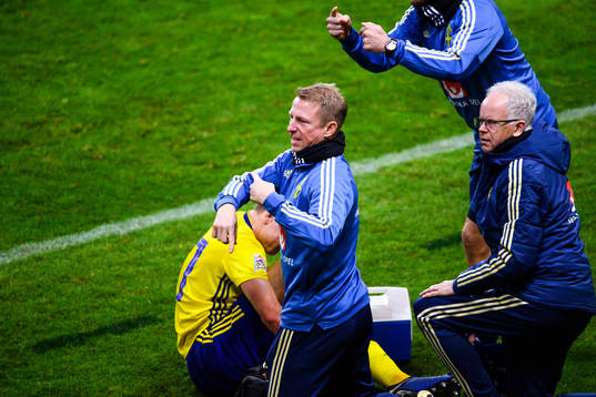 Team physiotherapist Fredrik Larsson and doctor
