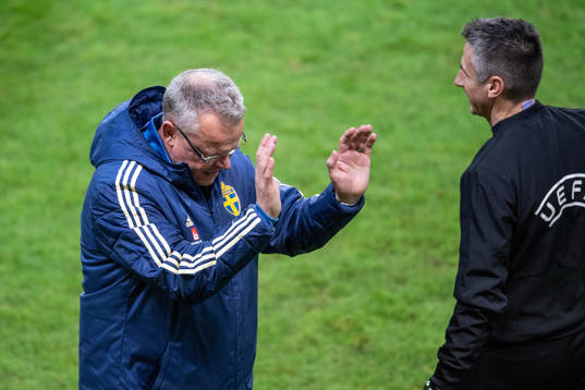 Head coach Janne Andersson of Sweden reacts