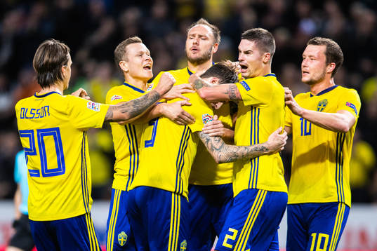 Players of Sweden celebrates the 1-0 by Victor Nilsson