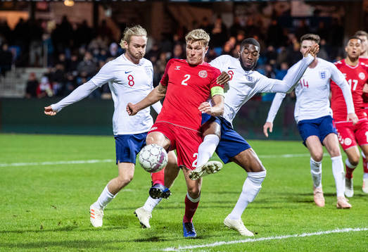 [DK=20181120: Tom Davies, England, Rasmus Nissen