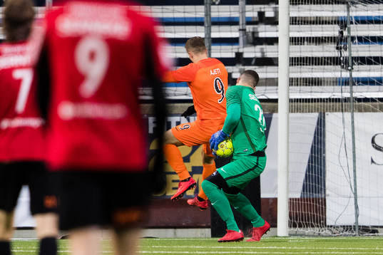 AFC Eskilstunas Bajram Ajeti krockar med Brommapojkarnas