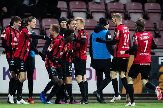 Brommapojkarnas Jack Lahne jublar